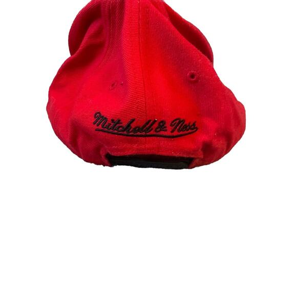 Mitchell & Ness NBA - Chicago Bulls Windy City HWC Red And Black Cap - Picture 5 of 7